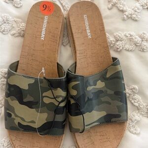 UNIONBAY Women's Green Camouflage Slide Sandals